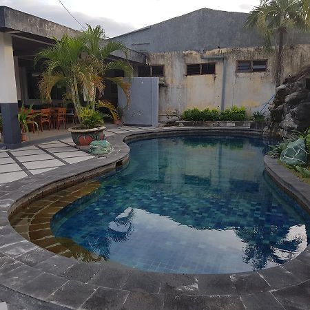 Trophy Hotel Sumbawa Besar Buitenkant foto