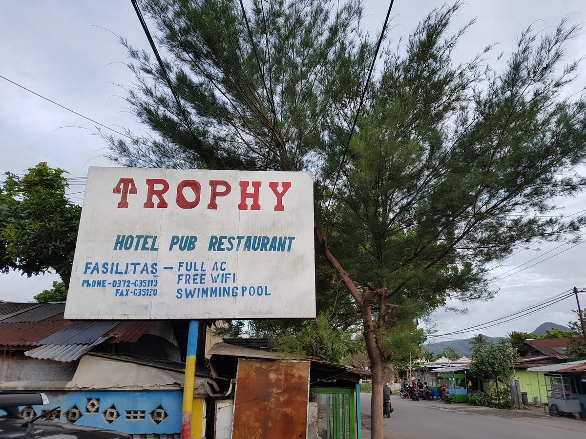 Trophy Hotel Sumbawa Besar Buitenkant foto